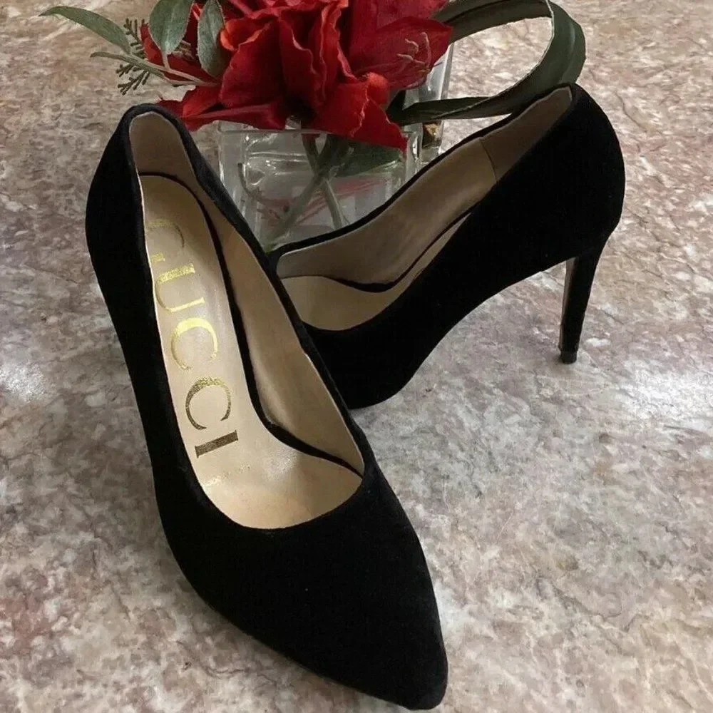Gucci Women's Black Suede Pointed Toe Pumps Heel Size 39.5
